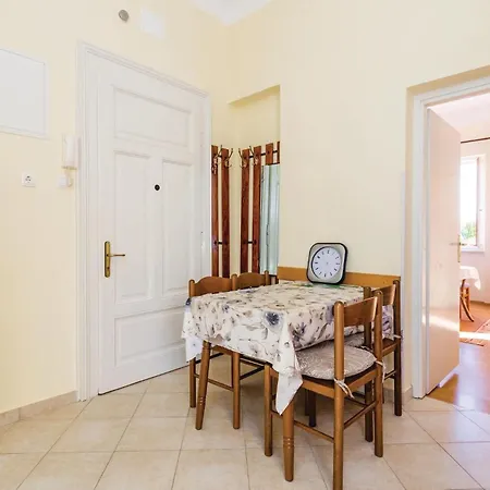 公寓 1 Bedroom Lovely In *