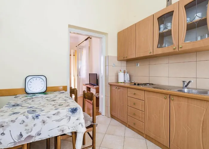 Apartment 1 Bedroom Lovely In