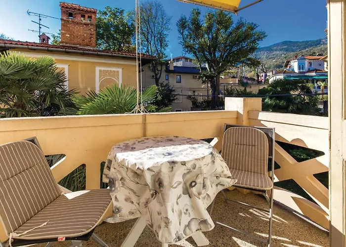 Apartment 1 Bedroom Lovely In *